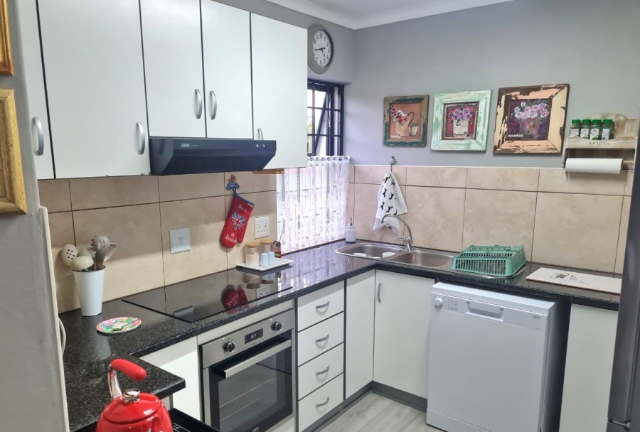 3 Bedroom Property for Sale in Paradise Beach Eastern Cape